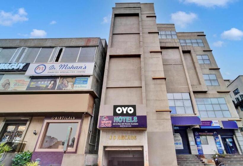 호텔 Oyo Flagship White Cloud