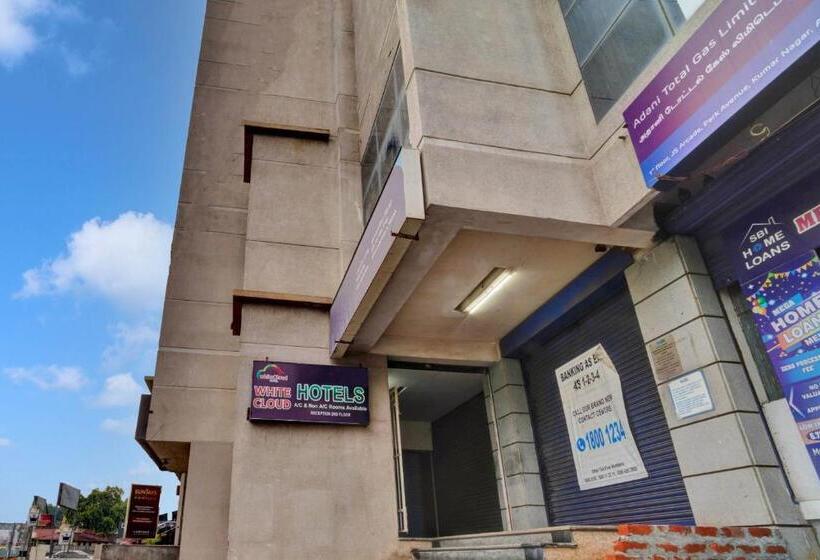 Hotel Oyo Flagship White Cloud