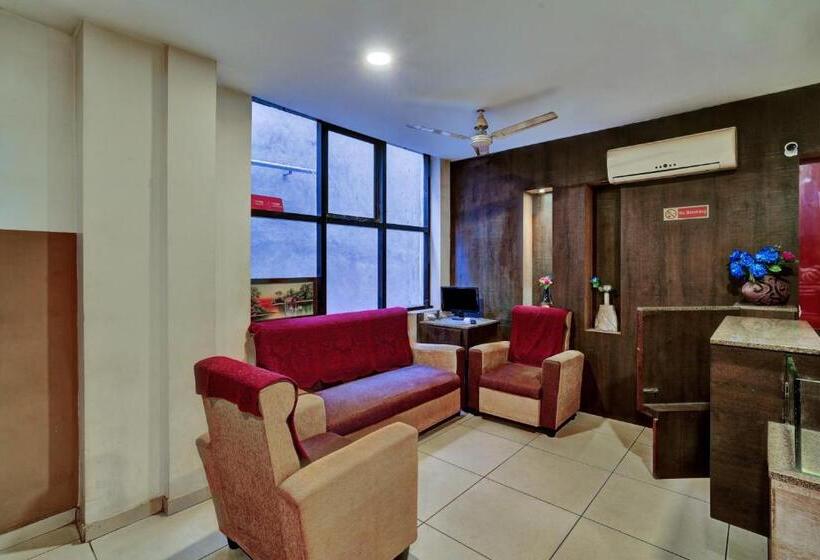 호텔 Oyo Flagship White Cloud