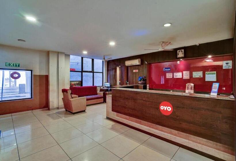 Hotel Oyo Flagship White Cloud