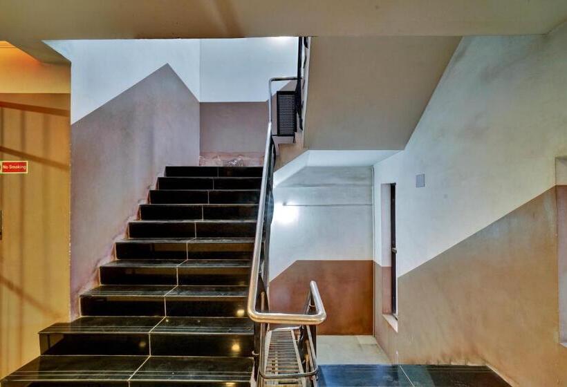 호텔 Oyo Flagship White Cloud