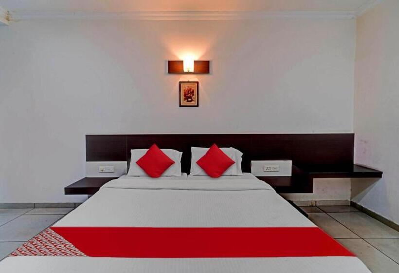 호텔 Oyo Flagship White Cloud