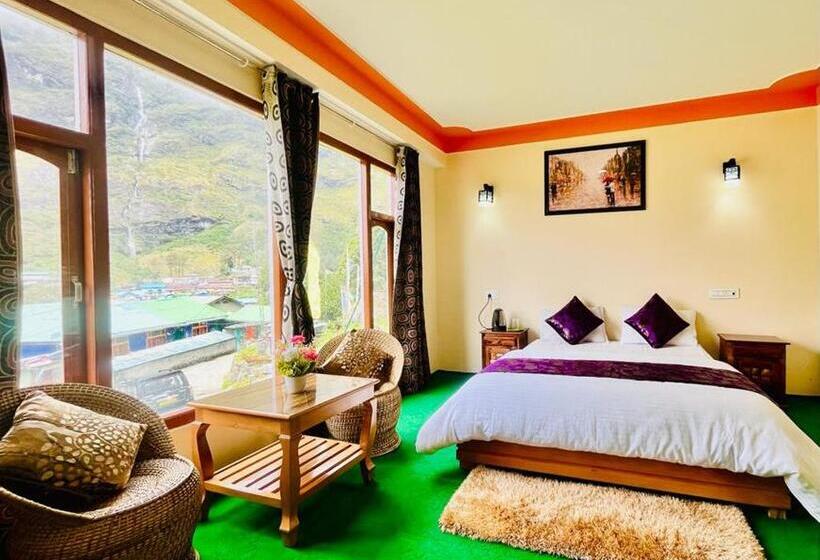 هتل Payel Snow Queen