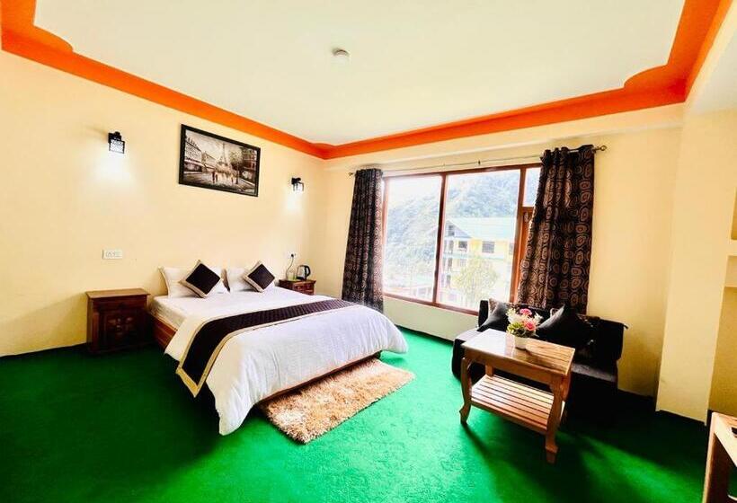 هتل Payel Snow Queen