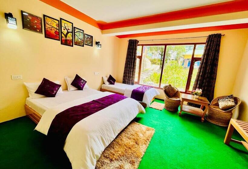 هتل Payel Snow Queen