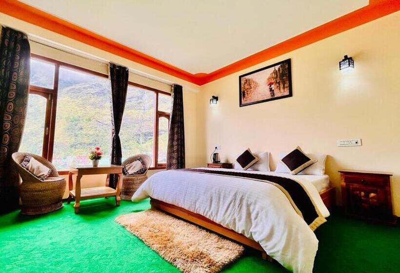 هتل Payel Snow Queen