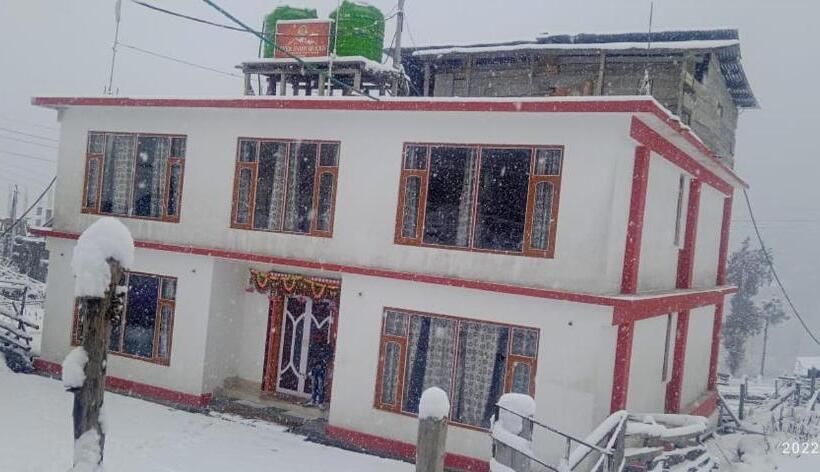 هتل Payel Snow Queen