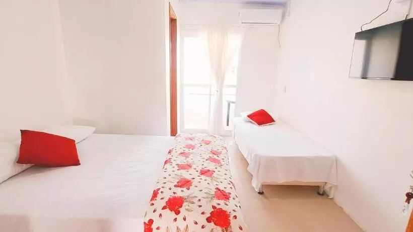 Majatalo Camelo Locação De Suítes Individuais Pousada Com Cozinha E Sala Compartilhada