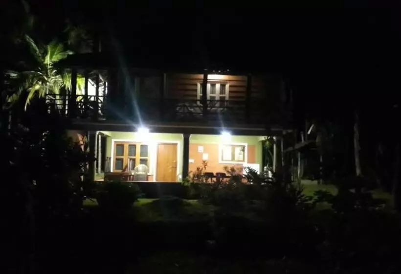 ペンション Riverside Wooden Cottages In Coorg