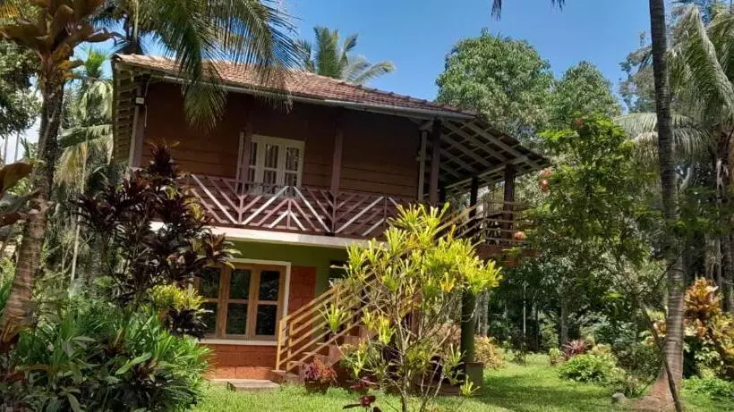 ペンション Riverside Wooden Cottages In Coorg