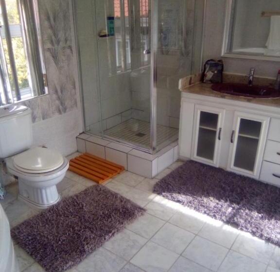 پانسیون The Advocate Suites Bed & Breakfast