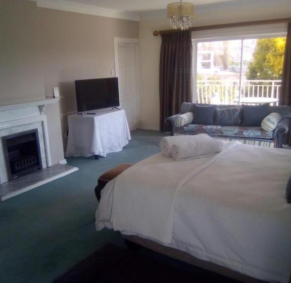 پانسیون The Advocate Suites Bed & Breakfast