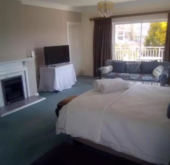 پانسیون The Advocate Suites Bed & Breakfast