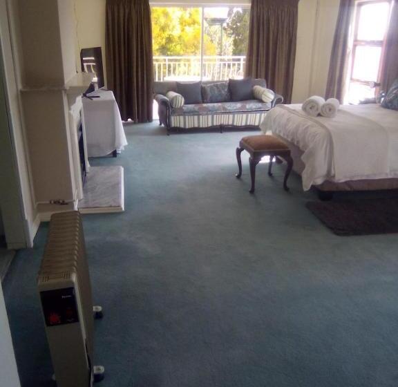 پانسیون The Advocate Suites Bed & Breakfast