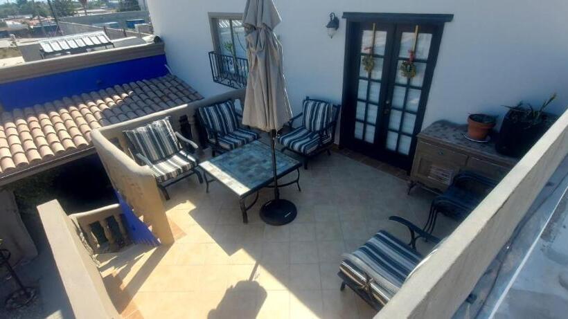 פנסיון The Hideaway Condo Full Place