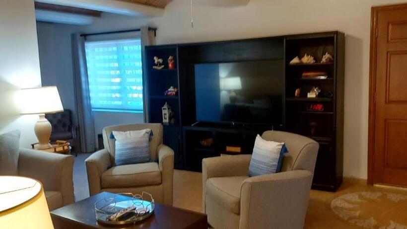 פנסיון The Hideaway Condo Full Place