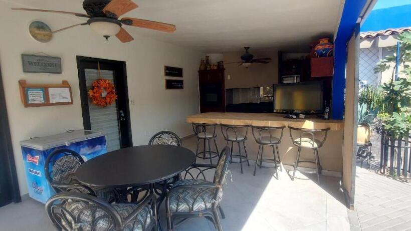 פנסיון The Hideaway Condo Full Place