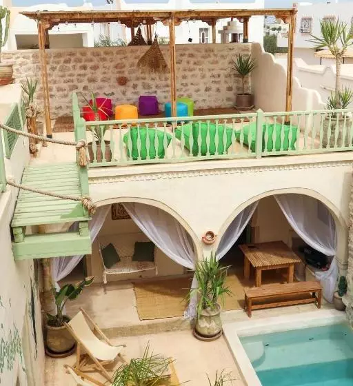 Majatalo Dar Shams