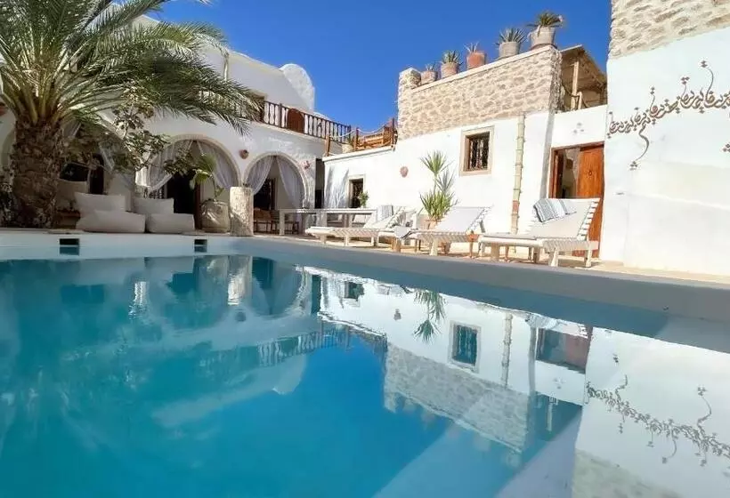 Majatalo Dar Shams