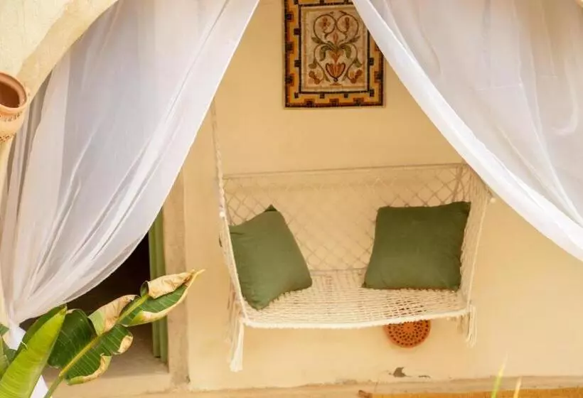 Majatalo Dar Shams