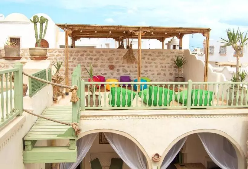 Majatalo Dar Shams