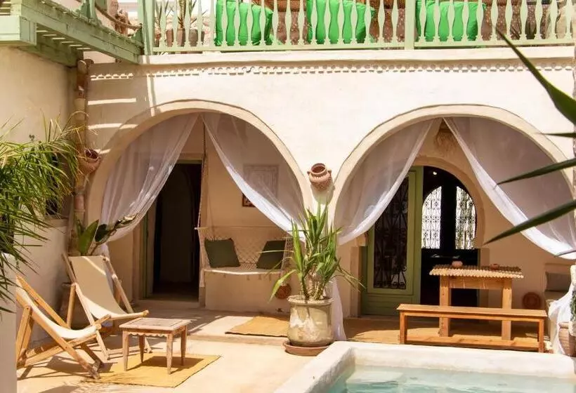 Majatalo Dar Shams