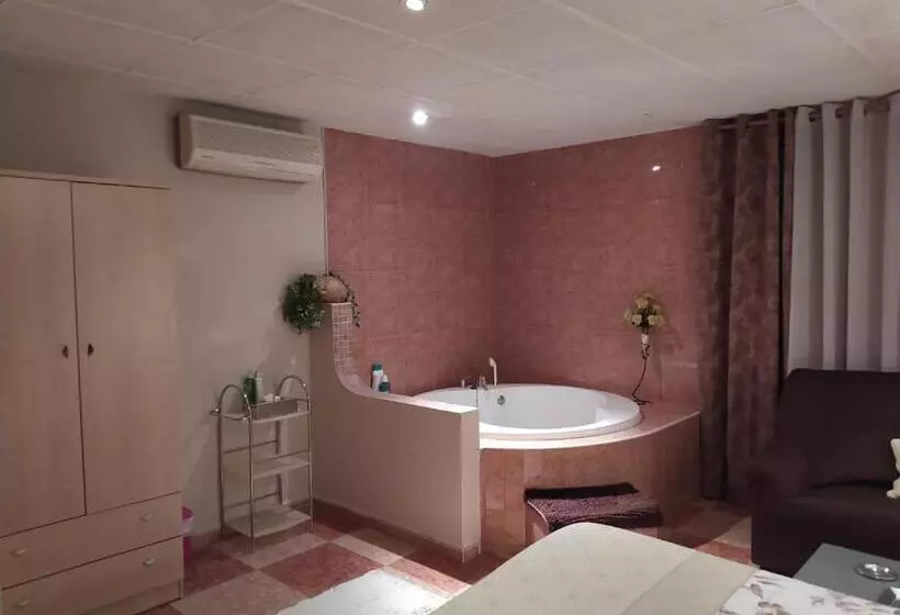 پانسیون Hostal Happystay