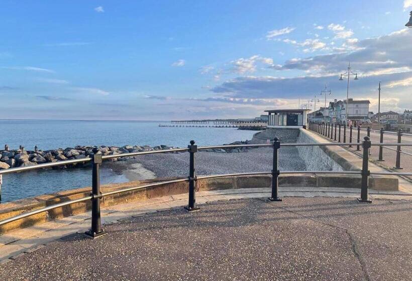 بنسيون The Beach House