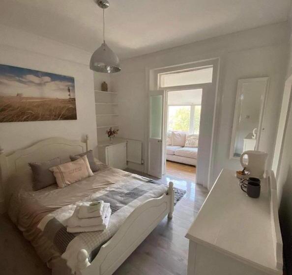 بنسيون The Beach House