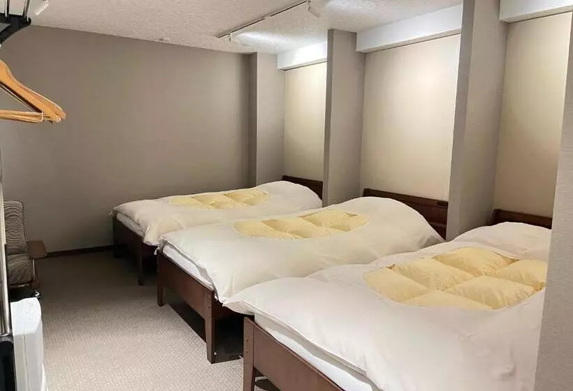 Ryokan 駅本ビル民宿