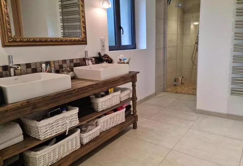 ベッドアンドブレックファースト L Aupinouse Chambre Double Giroflée Avec Salle De Bain Privative