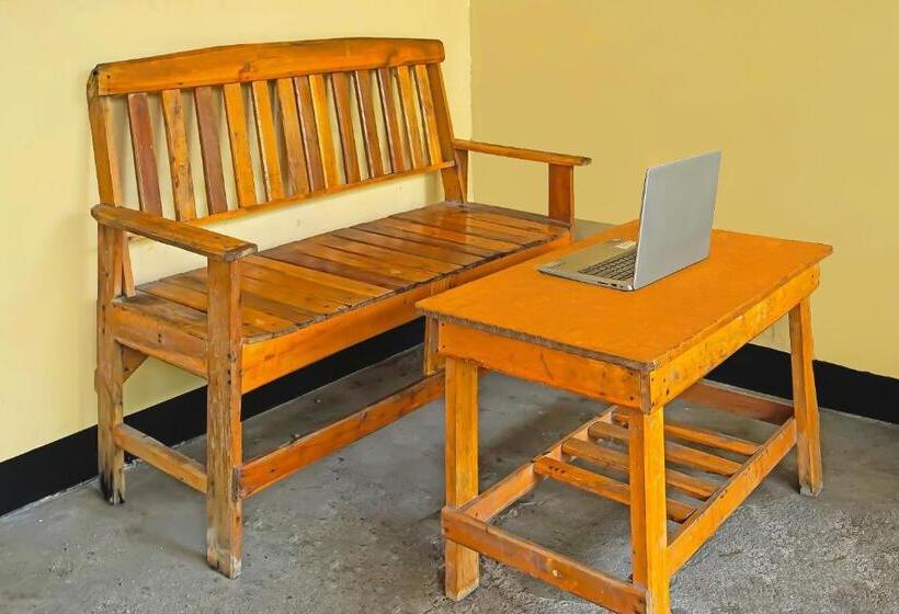 Hotel Oyo 92704 Pondok Bunga Lily