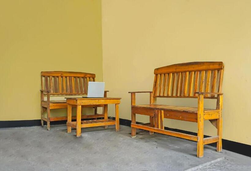 Hotel Oyo 92704 Pondok Bunga Lily