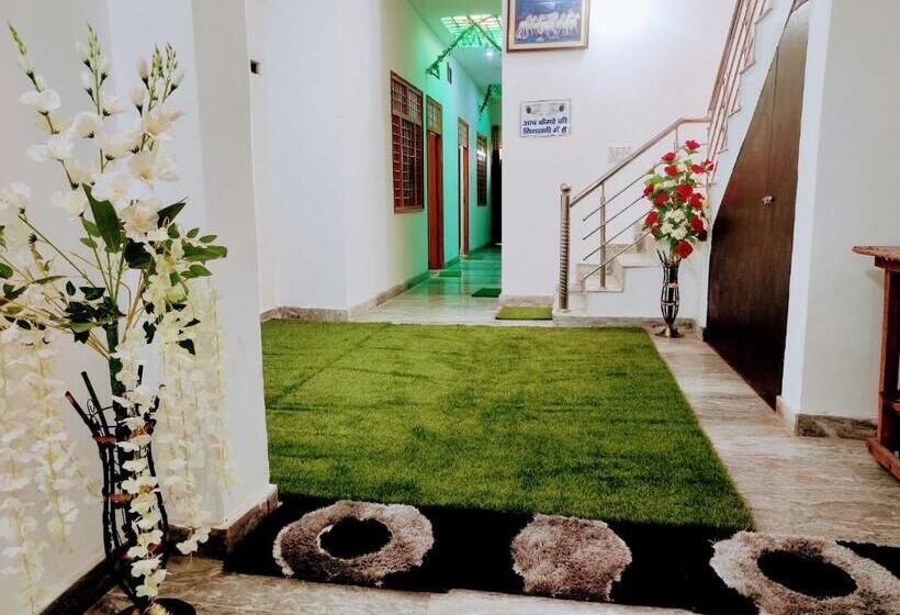 בית מלון כפרי Oyo Mahira