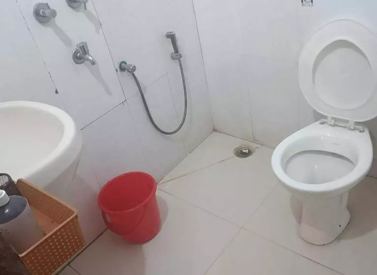 Oyo 81279 Hotel High East