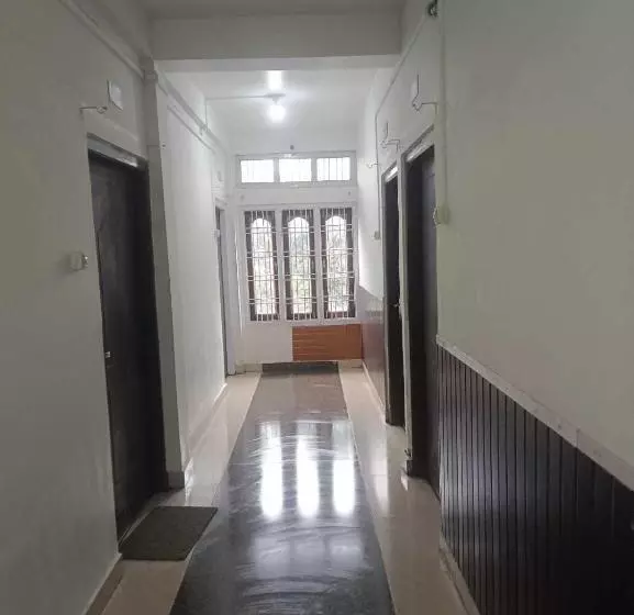 Oyo 81279 Hotel High East
