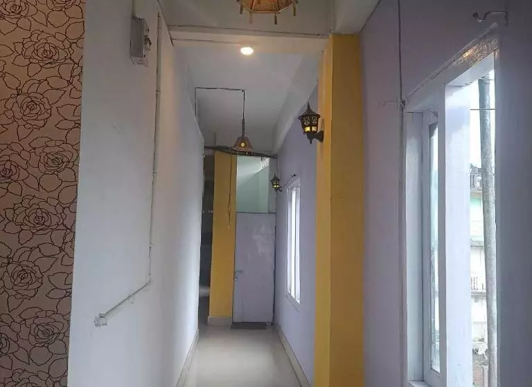Oyo 81279 Hotel High East