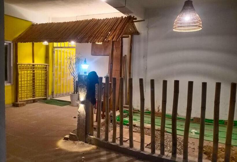 Oyo 81279 Hotel High East