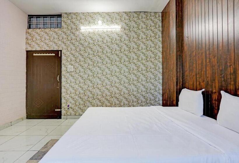 Oyo Hotel The Selaqui Paradise