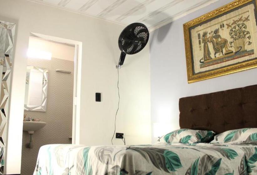 Panzió Hostal Queens Deluxe