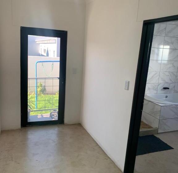 پانسیون Teya Travellers Accommodation