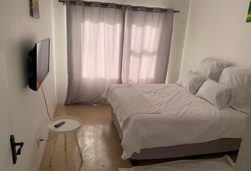 پانسیون Teya Travellers Accommodation