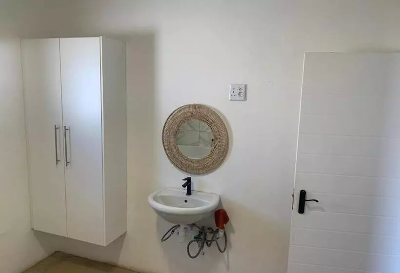 پانسیون Teya Travellers Accommodation