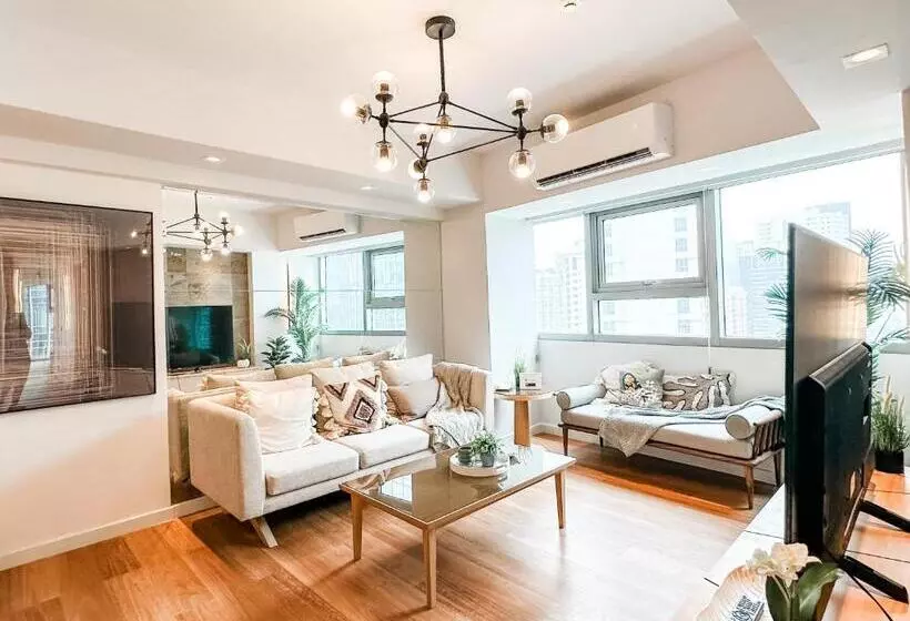 Vibrant Oasis With The Best View + Fast Wifi