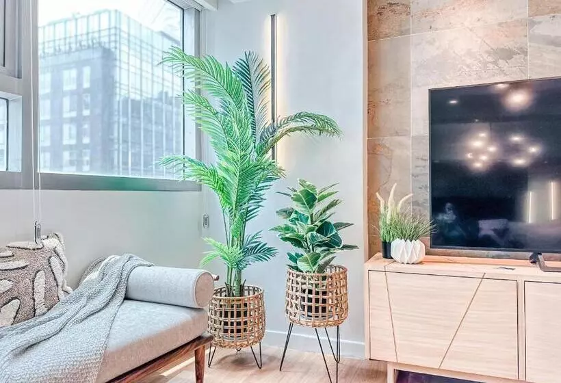 Vibrant Oasis With The Best View + Fast Wifi