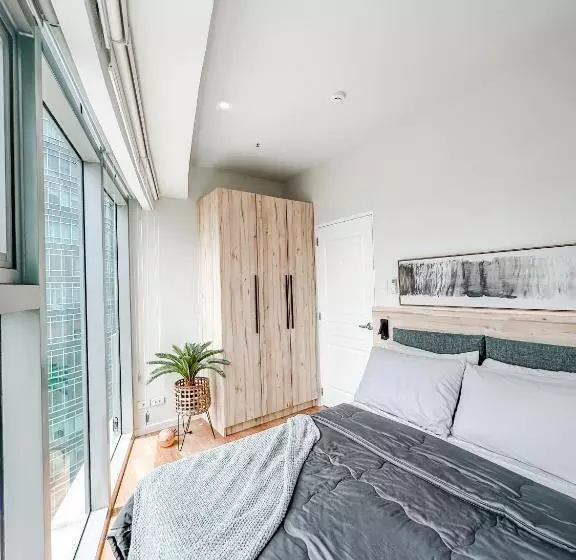 Vibrant Oasis With The Best View + Fast Wifi