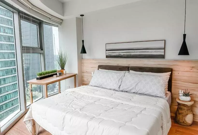 Vibrant Oasis With The Best View + Fast Wifi