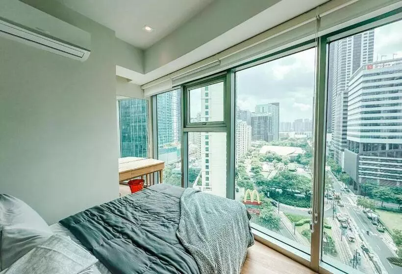 Vibrant Oasis With The Best View + Fast Wifi