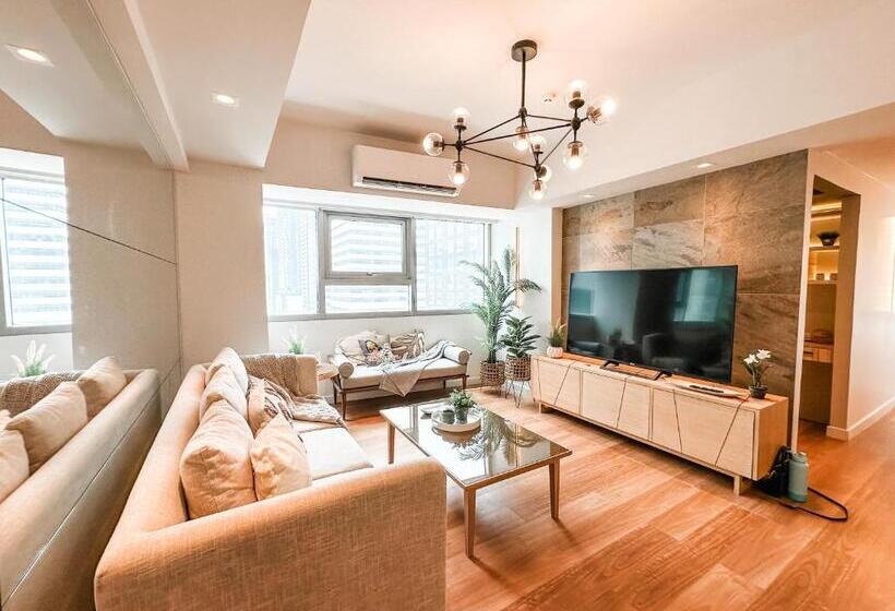 Vibrant Oasis With The Best View + Fast Wifi