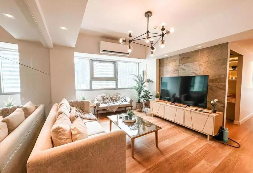 Vibrant Oasis With The Best View + Fast Wifi